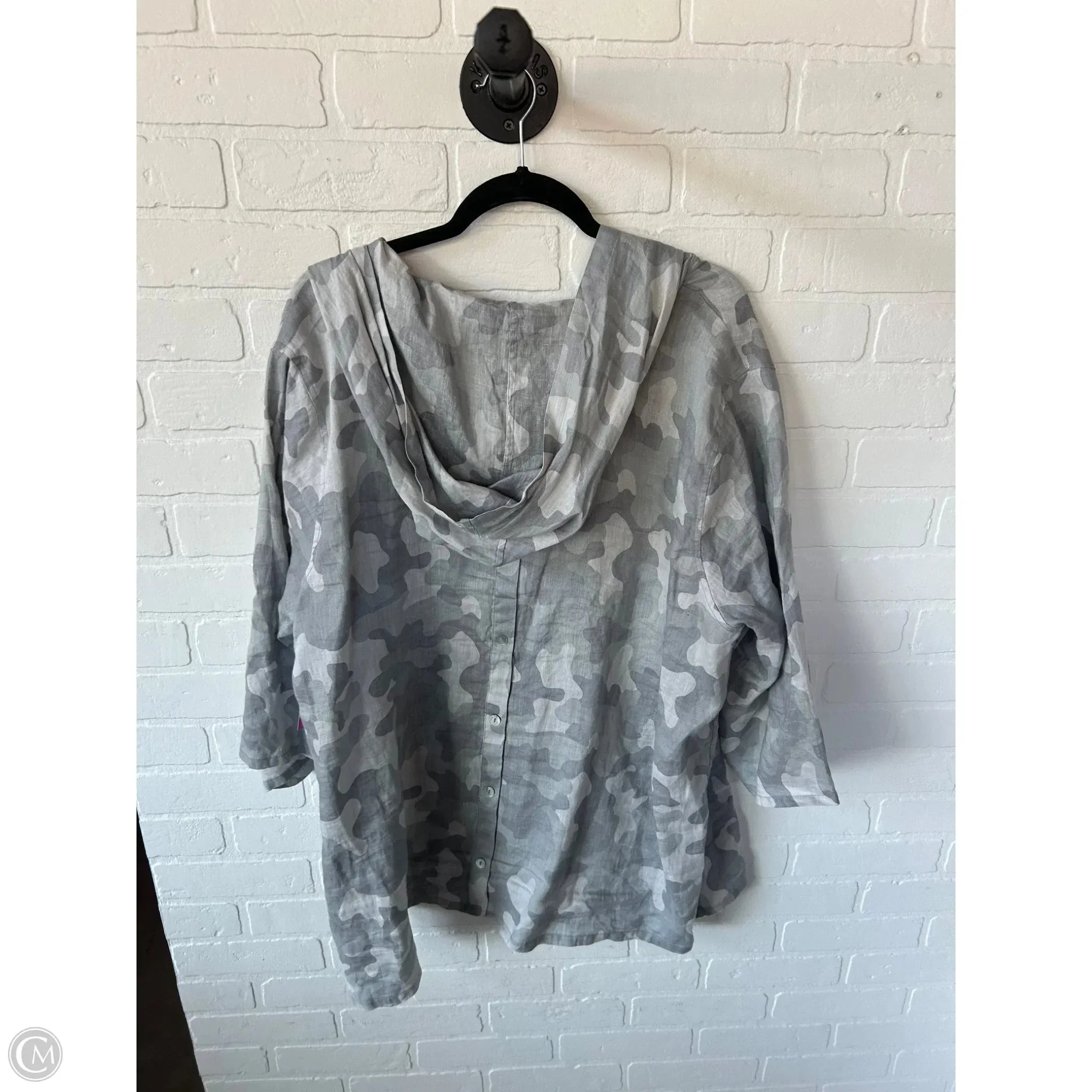 Top Long Sleeve By C And C In Grey, Size: 2x